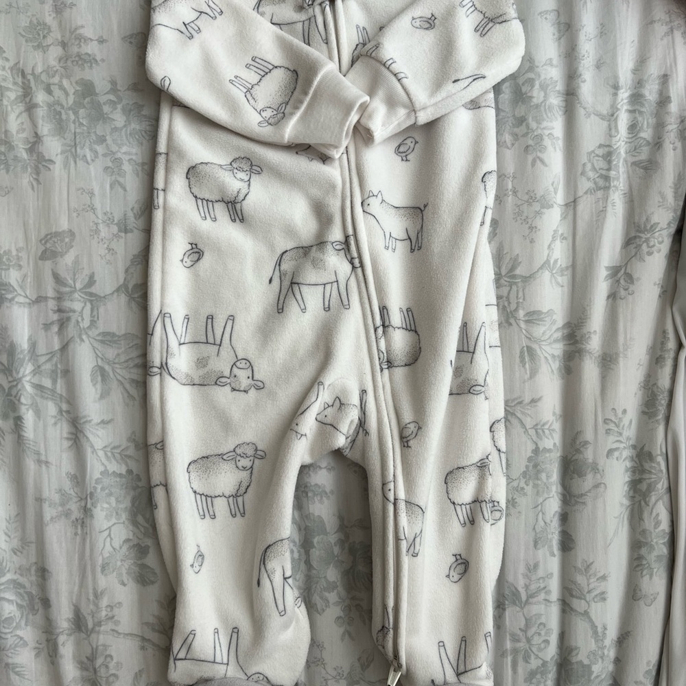 SOLD‼️Cozy White Animal Print Kids One Piece